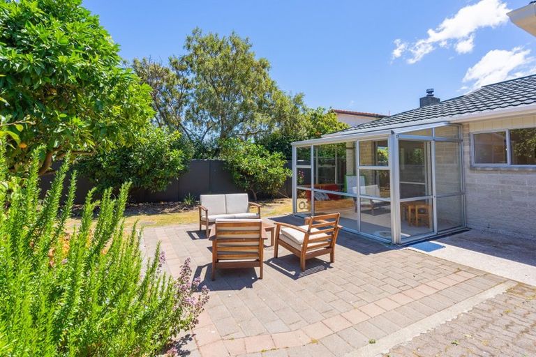Photo of property in 24 Rewarewa Crescent, Waikanae, 5036