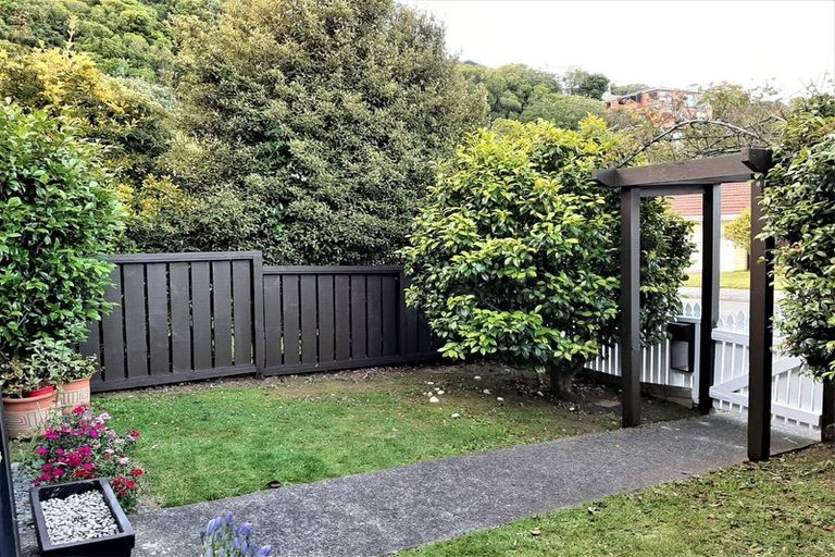 Photo of property in 3/2 Burdendale Grove, Churton Park, Wellington, 6037