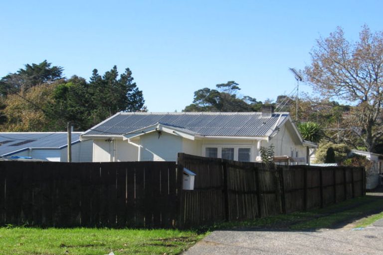 Photo of property in 93 Kaurilands Road, Titirangi, Auckland, 0604
