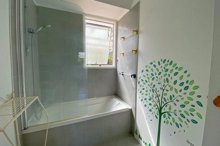Photo of property in 22 Squirrel Lane, Browns Bay, Auckland, 0630