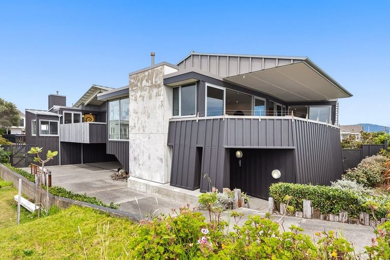 Photo of property in 88 Marine Parade, Paraparaumu Beach, Paraparaumu, 5032