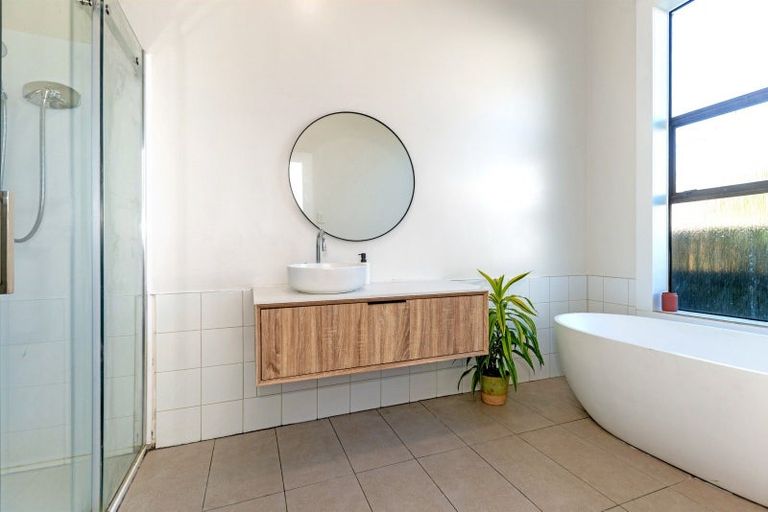 Photo of property in 2 Cobden Street, Gisborne, 4010