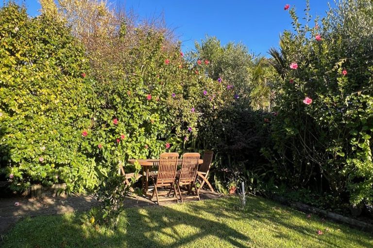 Photo of property in 4 Rae Road, Campbells Bay, Auckland, 0620