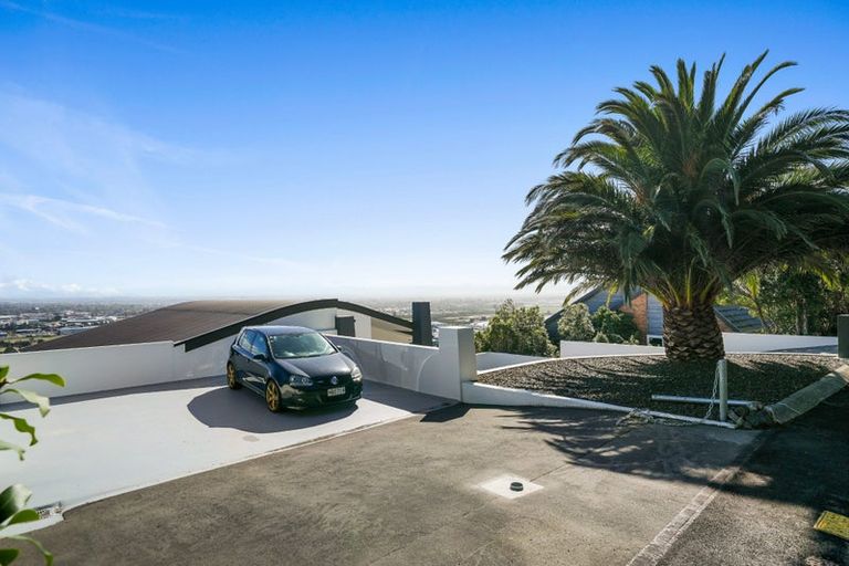 Photo of property in 8 Valley View, Mount Pleasant, Christchurch, 8081