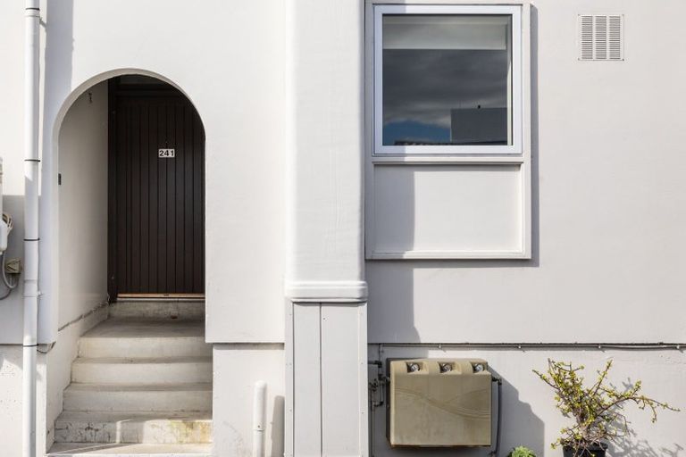 Photo of property in 241 Marine Parade, Napier South, Napier, 4110