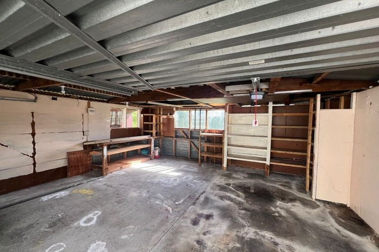 Photo of property in 31 Essex Street, Te Atatu South, Auckland, 0610