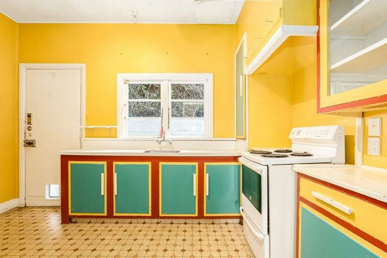 Photo of property in 1/71 Garden Road, Northland, Wellington, 6012