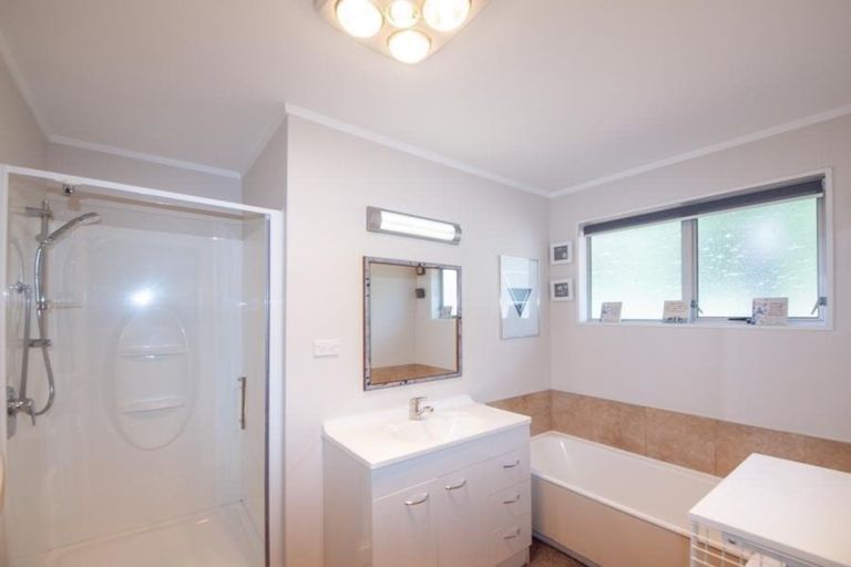 Photo of property in 7 Waterford Drive, Churton Park, Wellington, 6037