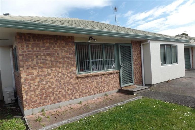 Photo of property in 7/43 Fruitvale Road, New Lynn, Auckland, 0600