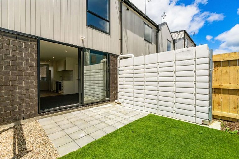 Photo of property in 1/3234 Great North Road, New Lynn, Auckland, 0600