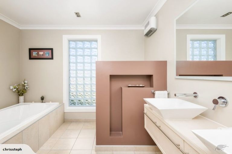 Photo of property in 18 Heathglen Avenue, Parklands, Christchurch, 8083