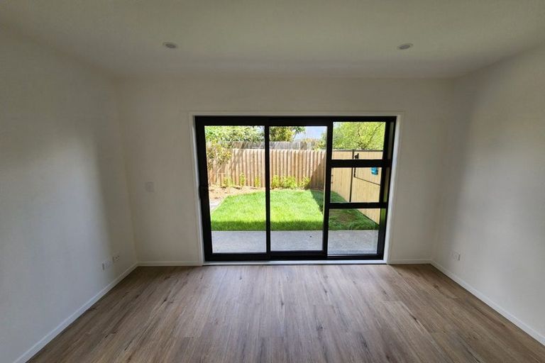 Photo of property in 24 Rauemi Way, Te Atatu South, Auckland, 0610