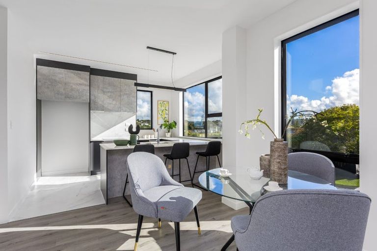 Photo of property in 19 Cedar Heights Avenue, Massey, Auckland, 0614