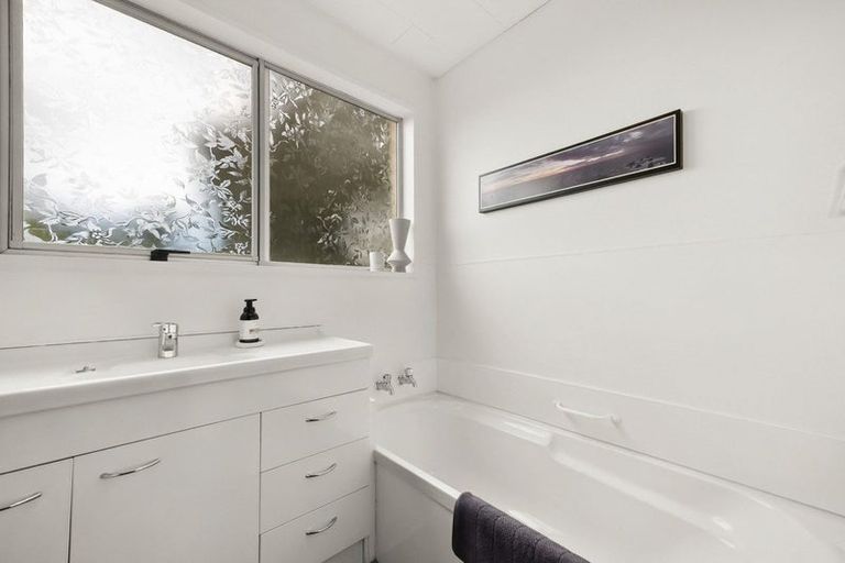 Photo of property in 28 Estuary Crescent, Fairfield, Dunedin, 9018