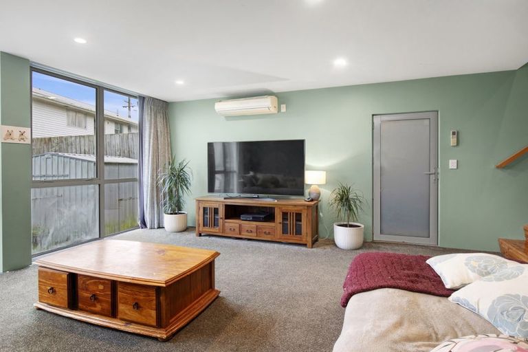 Photo of property in 25a Bell Street, Tawa, Wellington, 5028