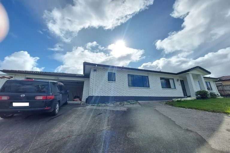 Photo of property in 27 Gordon Stanley Drive, Massey, Auckland, 0614