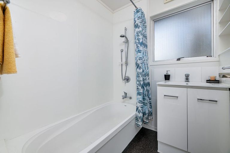 Photo of property in 2/50 Makora Road, Massey, Auckland, 0614