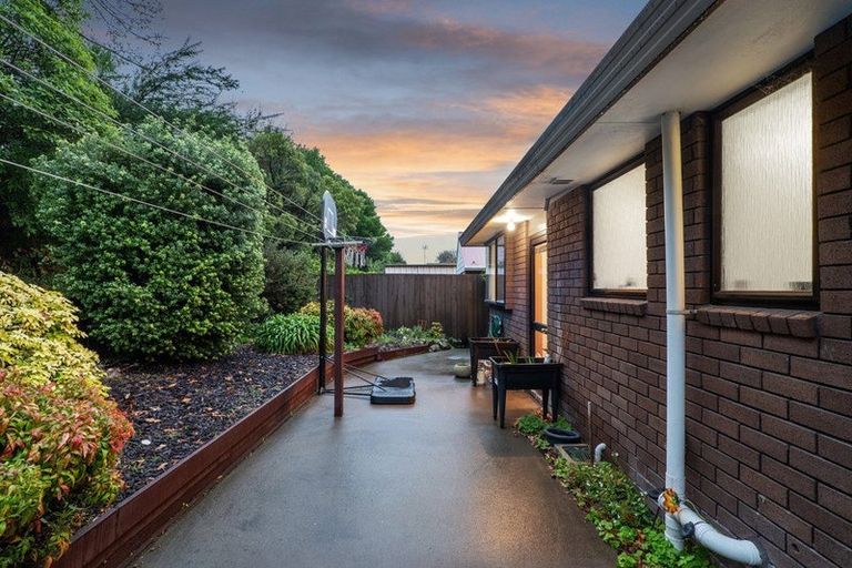 Photo of property in 1/8 Torvill And Dean Lane, Cashmere, Christchurch, 8022