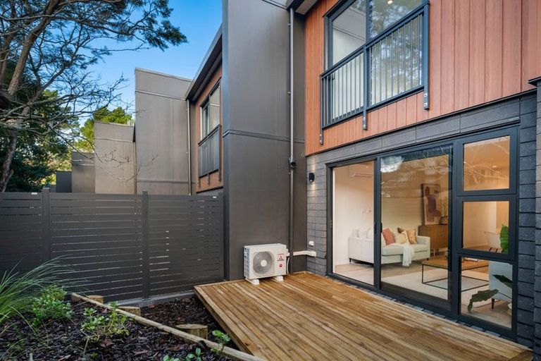 Photo of property in 43 Oteha Valley Road, Northcross, Auckland, 0632