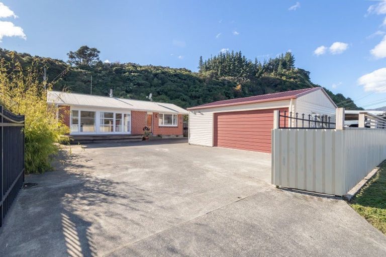 Photo of property in 63 Gillespies Road, Birchville, Upper Hutt, 5018