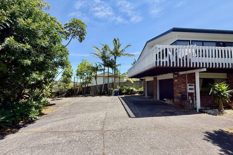 Photo of property in 1/8 Ronald Macken Place, Windsor Park, Auckland, 0632
