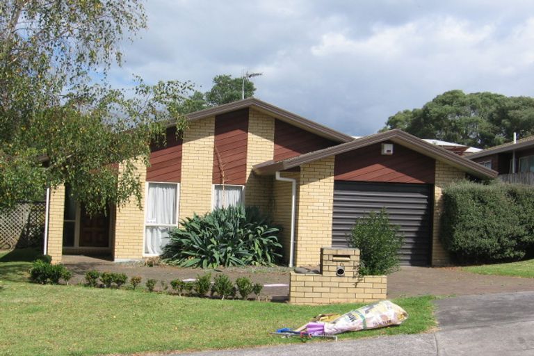 Photo of property in 6 Evergreen Rise, New Lynn, Auckland, 0600