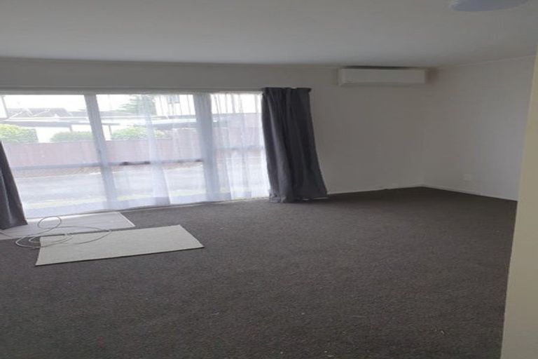 Photo of property in 11 Challen Close, Conifer Grove, Takanini, 2112