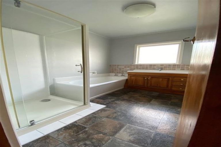 Photo of property in 150 Sunset Road, Unsworth Heights, Auckland, 0632