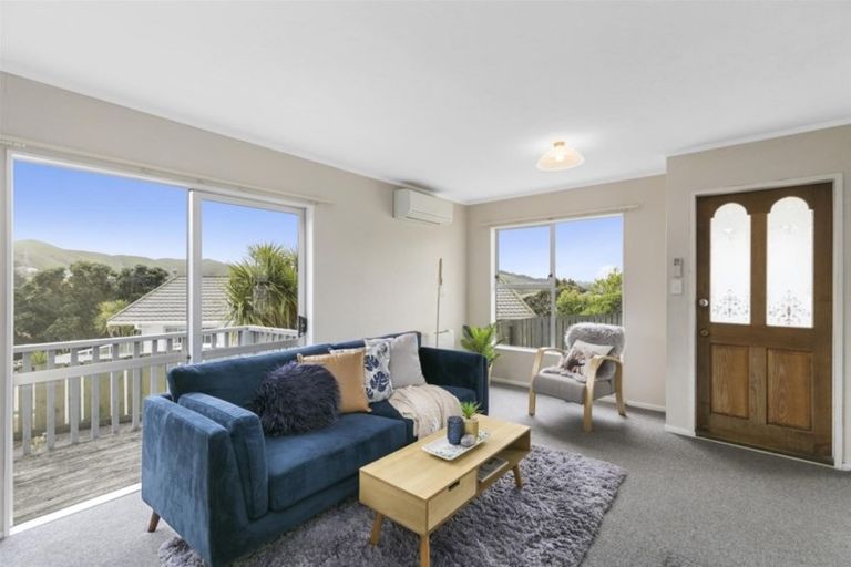 Photo of property in 18 Cambrian Street, Churton Park, Wellington, 6037