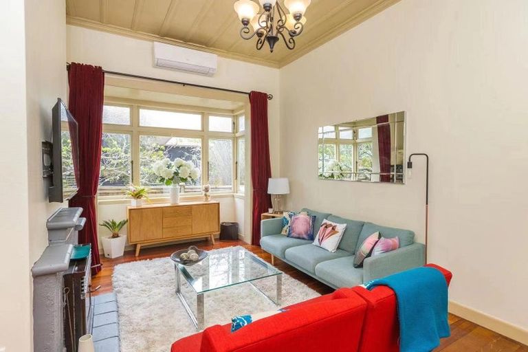 Photo of property in 25 Balmain Road, Birkenhead, Auckland, 0626