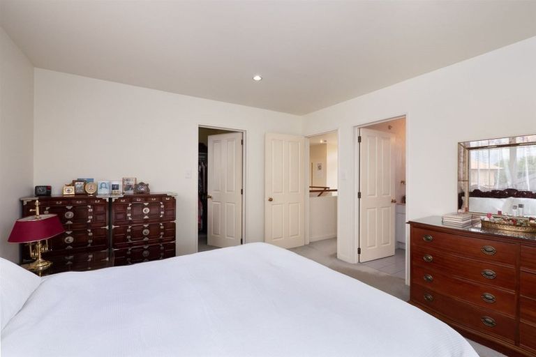 Photo of property in 12 Harlech Mews, Avonhead, Christchurch, 8042