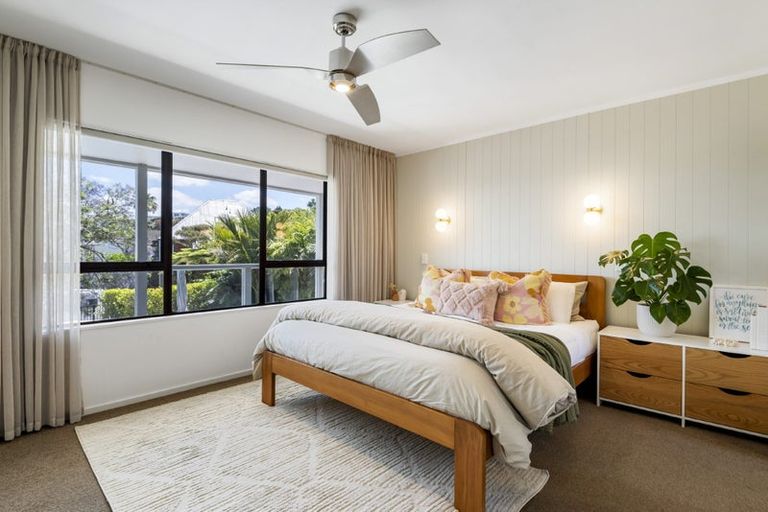 Photo of property in 8 Poaka Place, Beach Haven, Auckland, 0626