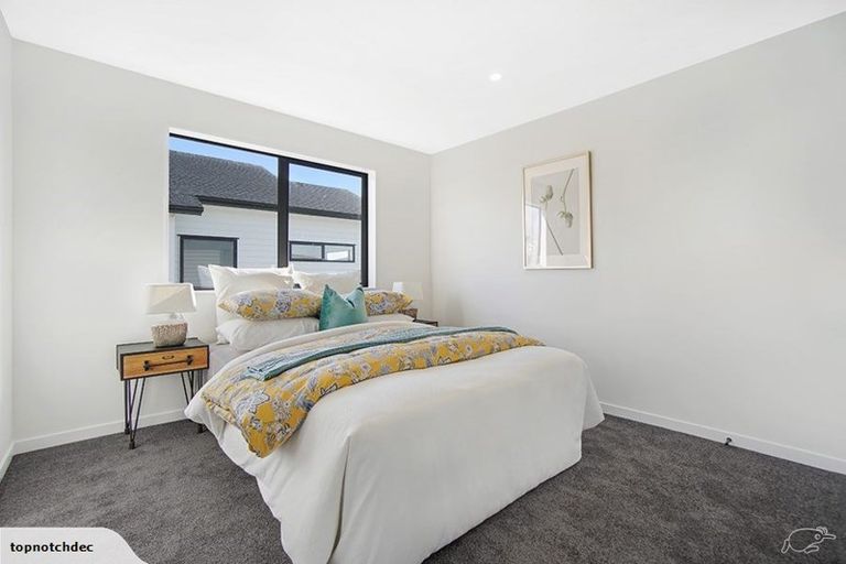 Photo of property in 18 Observation Green, Hobsonville, Auckland, 0616