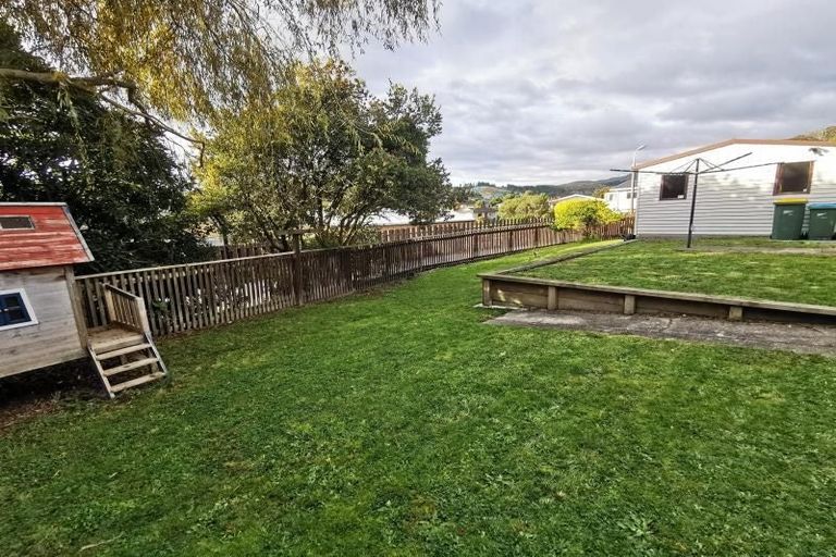 Photo of property in 1 Latitude Close, Whitby, Porirua, 5024