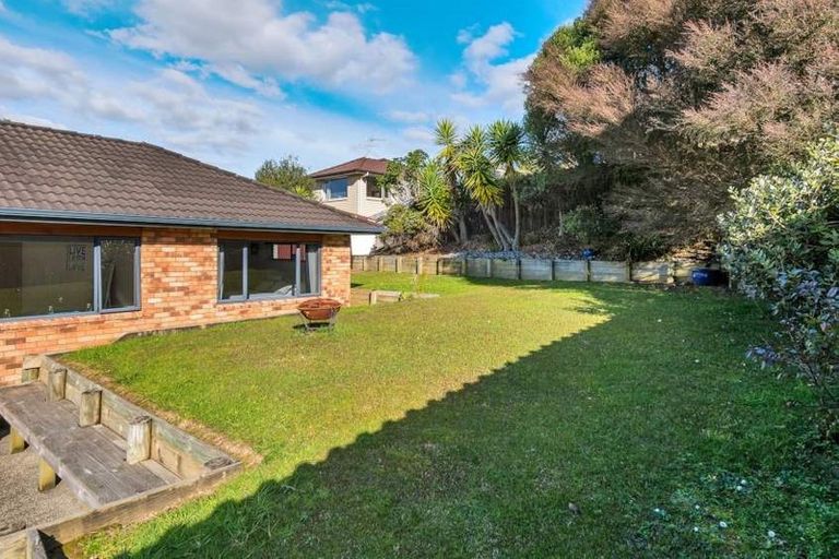 Photo of property in 20 Fairford Avenue, Henderson, Auckland, 0612