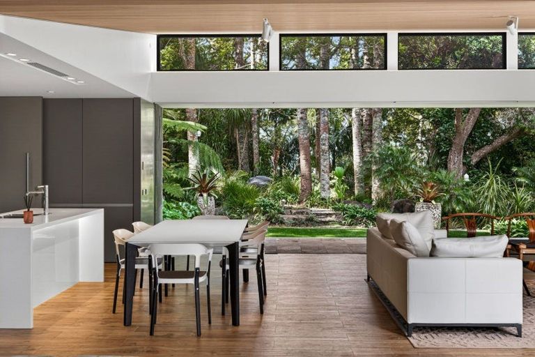 Photo of property in 34 Arapito Road, Titirangi, Auckland, 0604