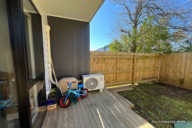 Photo of property in 10/241 Don Buck Road, Massey, Auckland, 0614