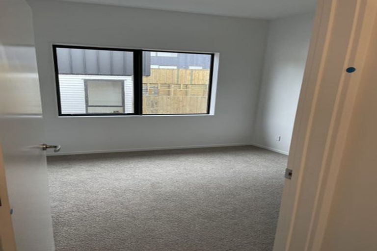 Photo of property in 62u2 Spenmoor Street, Newlands, Wellington, 6037