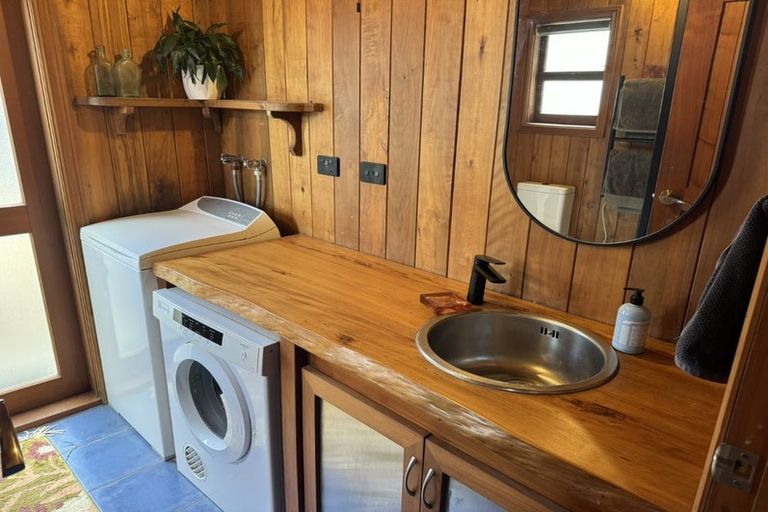 Photo of property in 15 Waiwera Road, Waiwera, Orewa, 0994