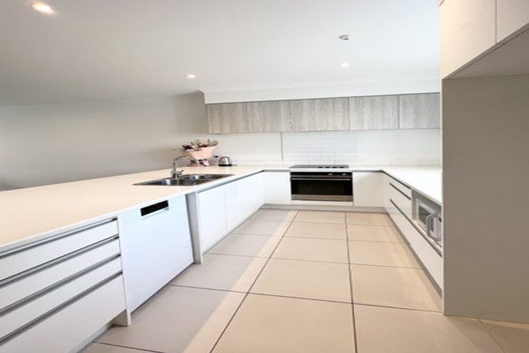 Photo of property in 217 Hobsonville Point Road, Hobsonville, Auckland, 0616