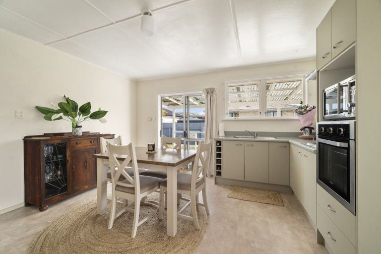 Photo of property in 2 Tapsell Road, Fairy Springs, Rotorua, 3015