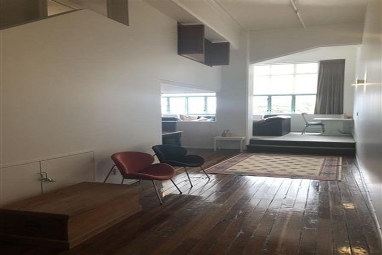 Photo of property in 2/318 Sunset Road, Unsworth Heights, Auckland, 0632