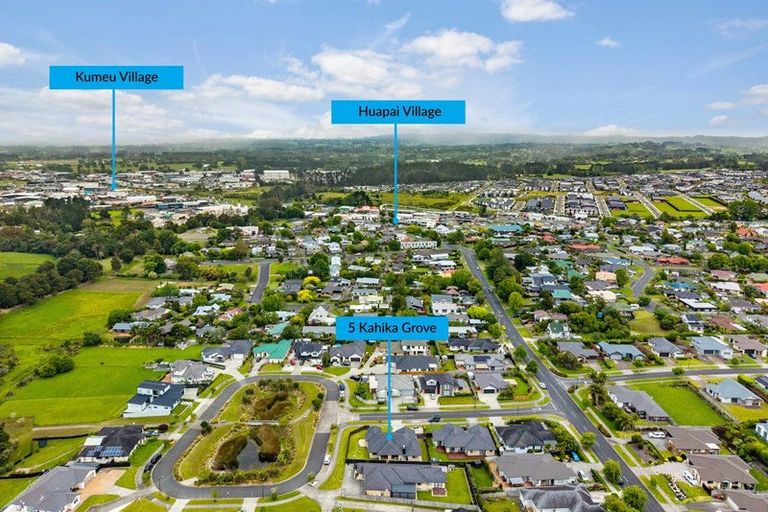 Photo of property in 5 Kahika Grove, Huapai, Kumeu, 0810