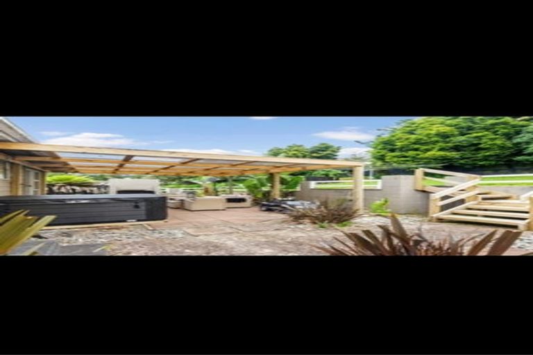 Photo of property in 16 Glenbervie Crescent, Massey, Auckland, 0614