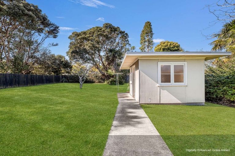 Photo of property in 33 James Mcleod Road, Shelly Beach, South Head, 0874