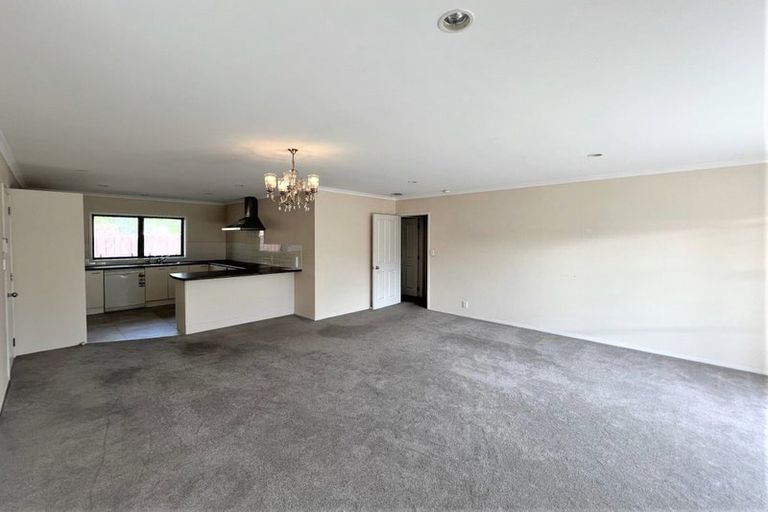 Photo of property in 33a Minaret Drive, Bucklands Beach, Auckland, 2014