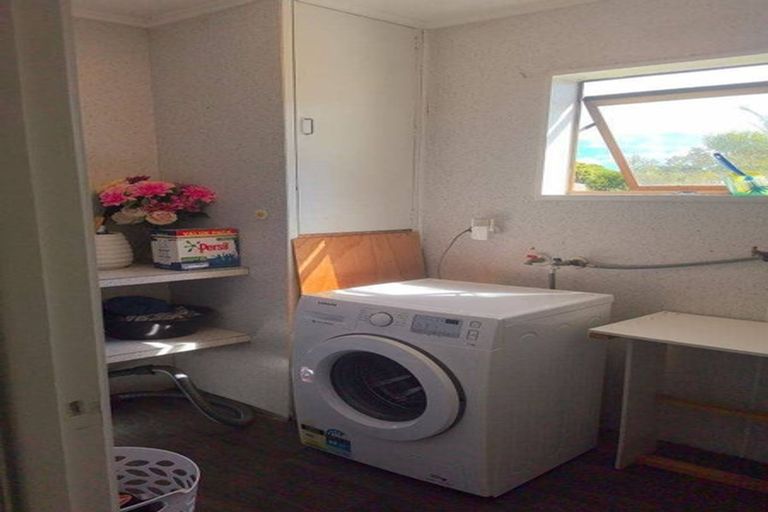 Photo of property in 3/270 Wairau Road, Glenfield, Auckland, 0627