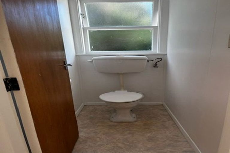 Photo of property in 202 Nevay Road, Karaka Bays, Wellington, 6022