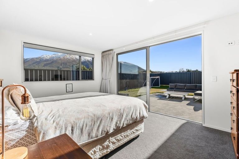 Photo of property in 16 Isthmus Place, Lake Hawea, Wanaka, 9382