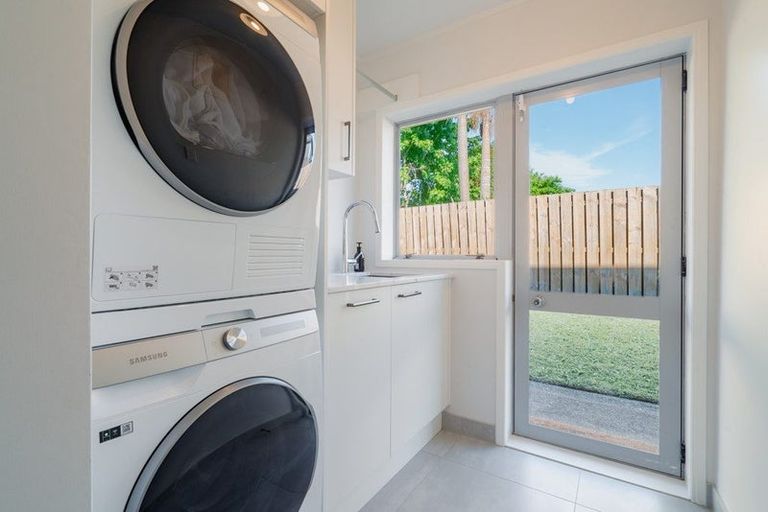 Photo of property in 8 Rarahu Place, The Gardens, Auckland, 2105